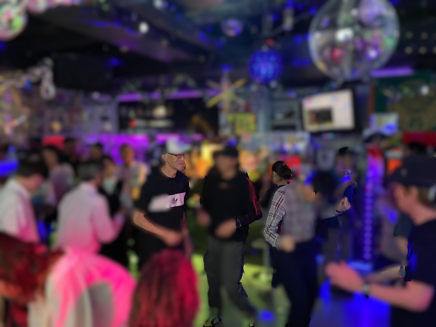 DJ Bar LEGEND – 新所沢駅、東口徒歩２分にある、DISCO ・大人の遊び場。